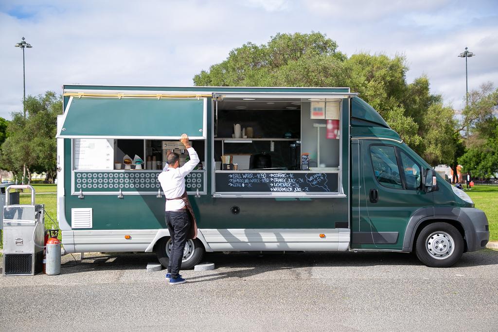 man-setting-up-his-food-truck